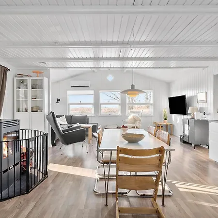 Stunning Home In Humble With Wifi Holiday home